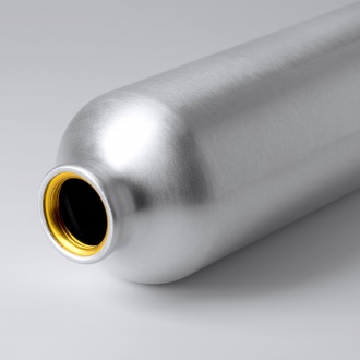 BROLY - Aluminiowa butelka z karabińczykiem i bambusową pokrywką, 800 ml.