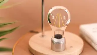 Levitating lamp - Lampka z lewitującą żarówką