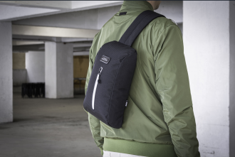 Sling Eco Black - Lekka torba na ramię wykonana z materiału RPET