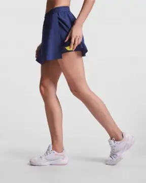 Serena - Lekka i elastyczna spódnica techniczna dla kobiet wykonana z poliestru pochodzącego z recyklingu.