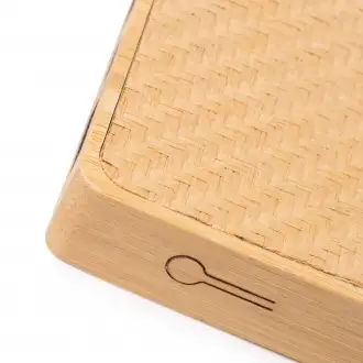 Akrol - Powerbank z główną konstrukcją wykonaną z bambusa i podstawą z naturalnych włókien