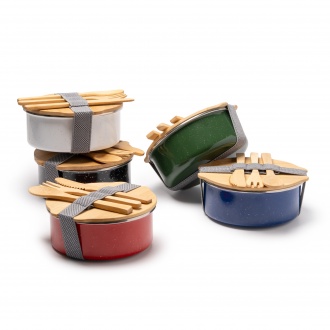 Evelin - Ceramic coated metal lunch box with bamboo lid and elastic strap, bamboo cutlery included.