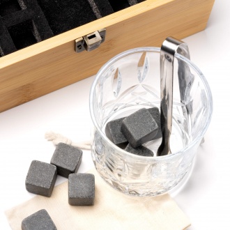 Danys - Whiskey set including 2 320ml glasses and 8 reusable cooling cubes made of natural stone.