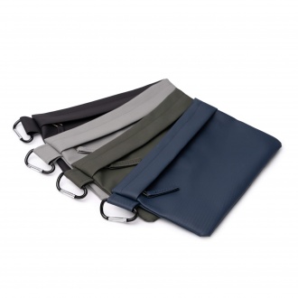 MADISON - Kosmetyczka z PU z karabińczykiem