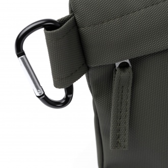 MADISON - Kosmetyczka z PU z karabińczykiem