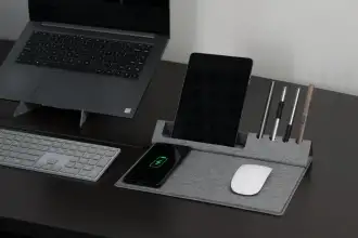 Evopad Charge Eco - Podkładka po mysz z ładowarką bezprzewodową & stojak na telefon wykonana z materiału RPET